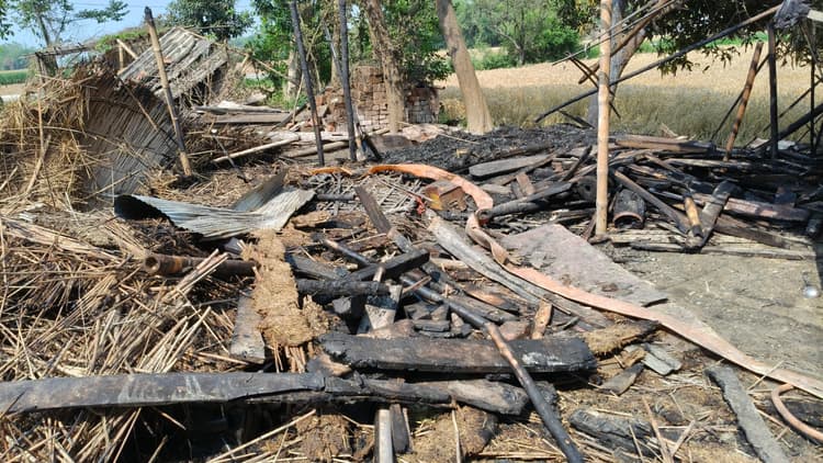 अगलगी में दो घर घरे जले, हजारों की संपत्ति का नुकसान
