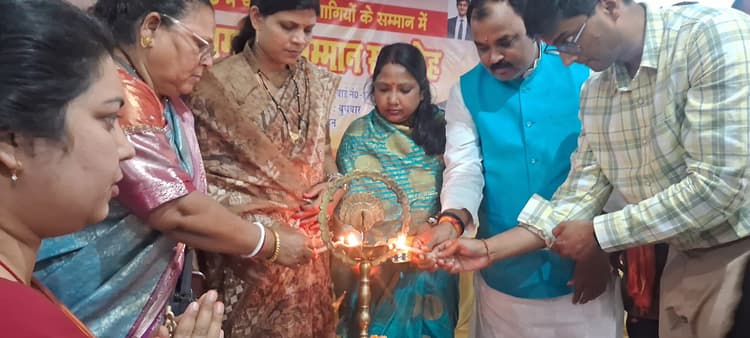 बनमनखी में यूपीएससी में सफल प्रतिभागियों का भव्य नागरिक सम्मान समारोह