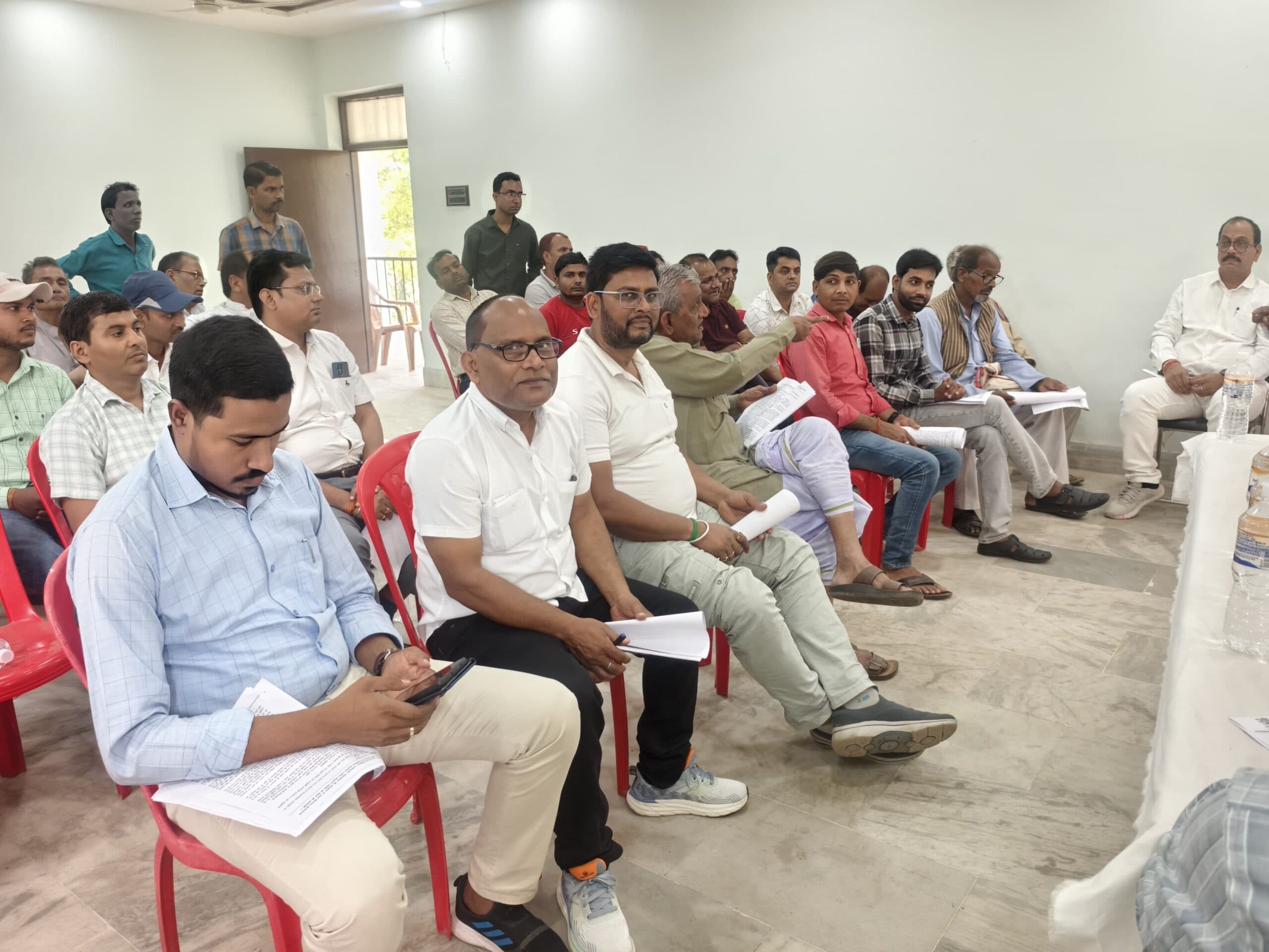 अनुश्रवण समिति की हुई बैठक, छाया रहा राशन कटौती व घरेलू गैस का मुद्दा