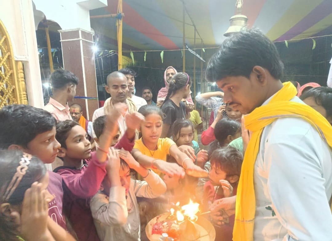 मां कालरात्रि की पूजा से गूंजा फलका, मंदिरों में उमड़ी भीड़