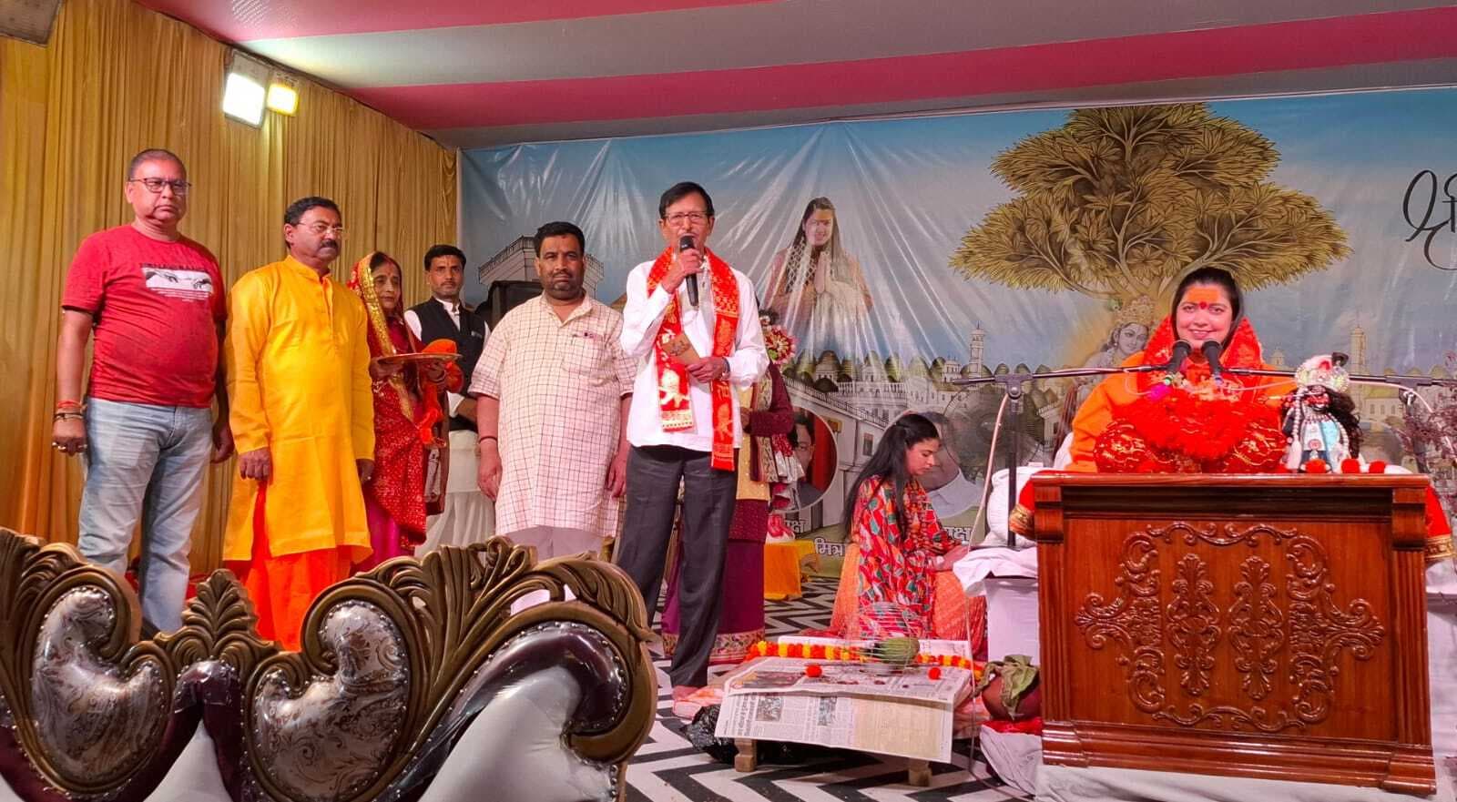 मनिहारी में भागवत कथा में उमड़ रही श्रद्धालु की भीड़