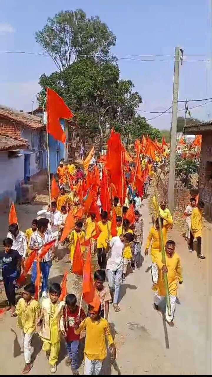 रुद्र महायज्ञ को लेकर श्रद्धालुओं ने किया ध्वजारोहण