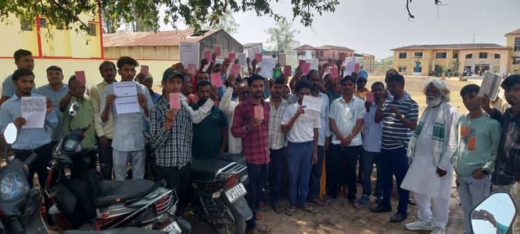 Giridh News :बरहमसिया पंचायत के कार्डधारियों को तीन माह से नहीं मिला अनाज, आक्रोश