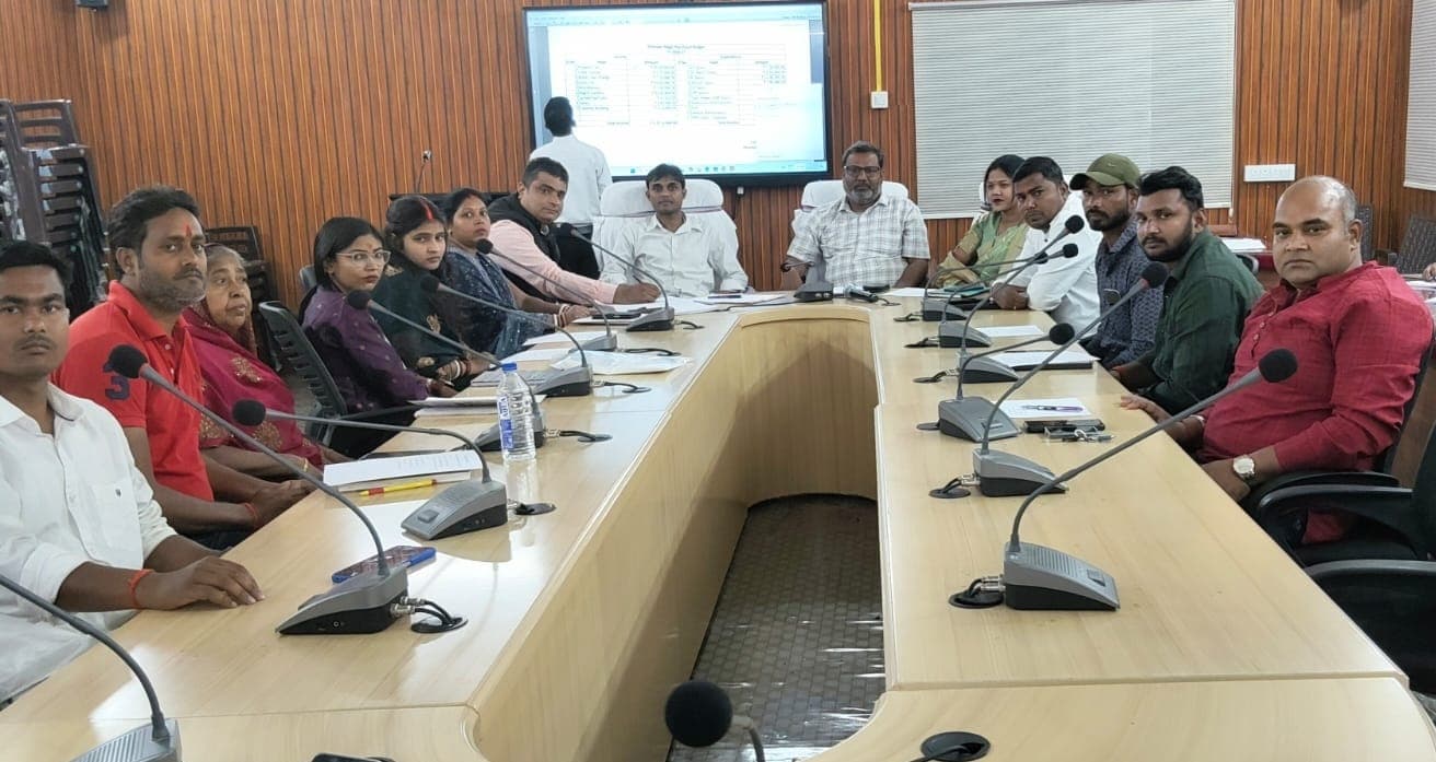 Giridh News :नपं बोर्ड की पहली बैठक में समस्या समाधान पर चर्चा