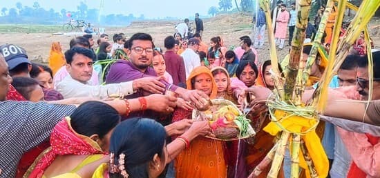 पथरगामा में छठ व्रतियों ने विधिविधान पूर्वक अर्घ्य देकर मनाया चैती छठ