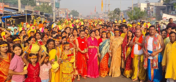 Dhanbad News: चैती दुर्गोत्सव पर निकली कलश यात्रा