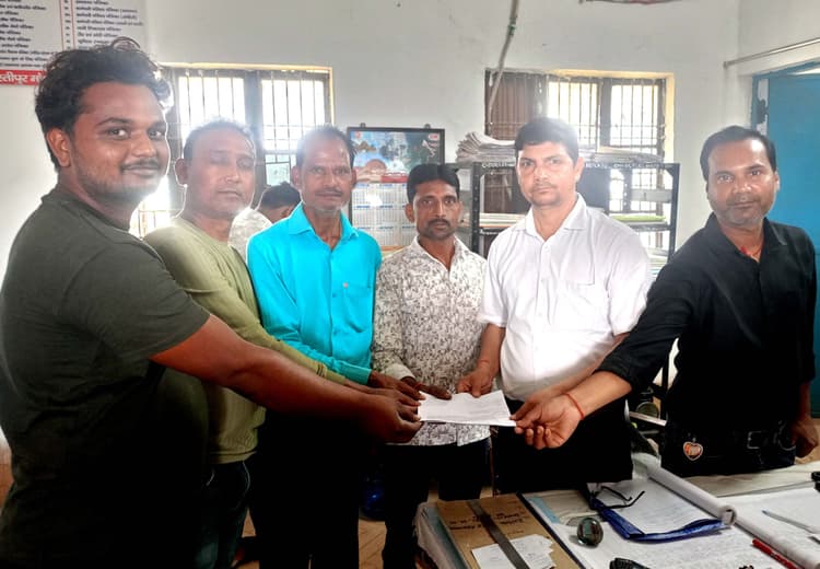 जानकीनगर स्टेशन पर एक्सप्रेस ट्रेनों के ठहराव की मांग हुई तेज