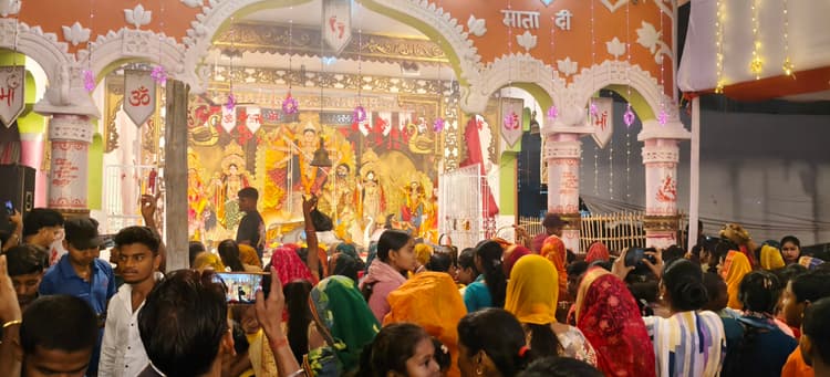 अष्टमी पूजा के अवसर पर महागौरी हुई पूजा अर्चना