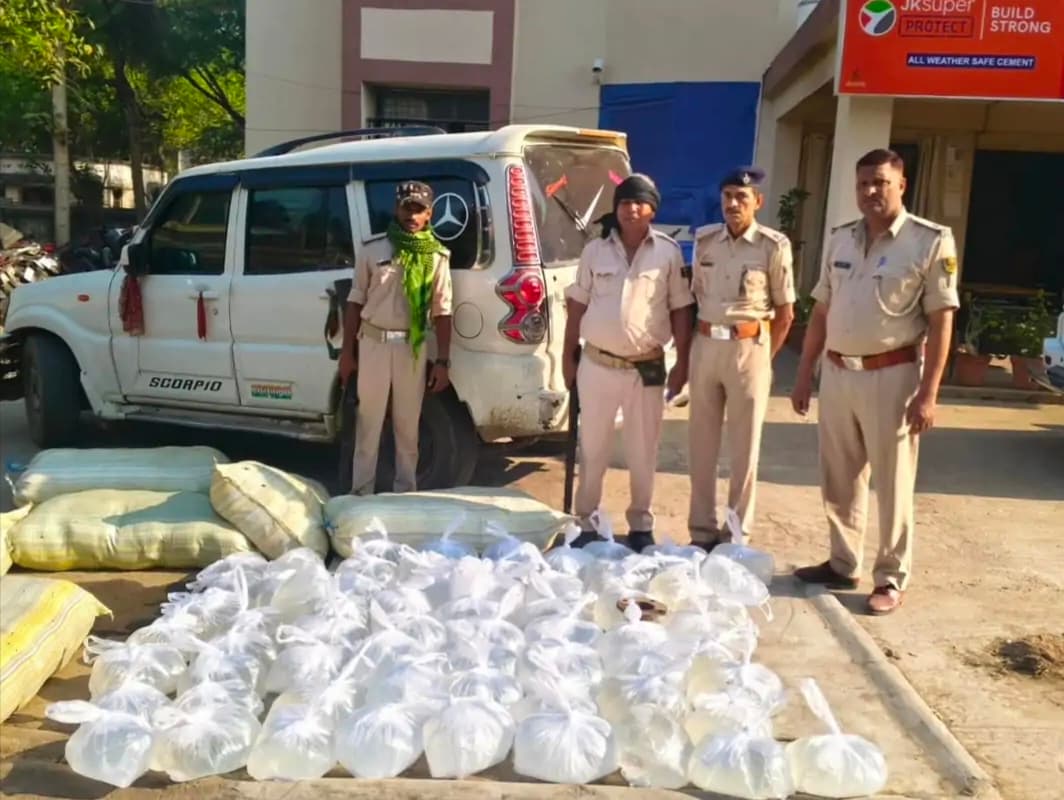 850 लीटर महुआ शराब व स्कॉर्पियो जब्त