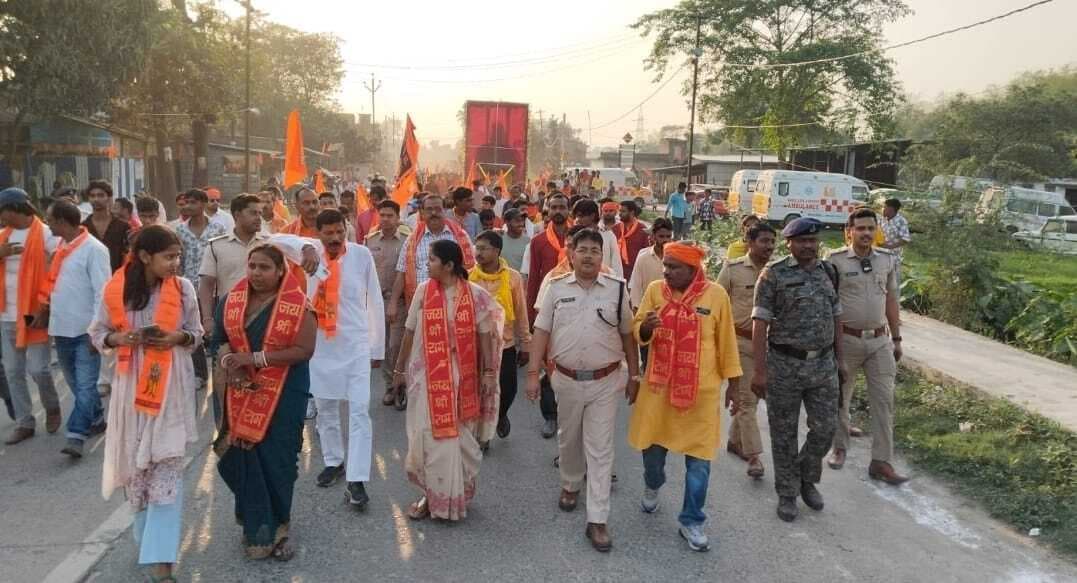 बजरंग दल कार्यकर्ताओं सहित हजारों श्रद्धालु शामिल, सुरक्षा रही पुख्ता