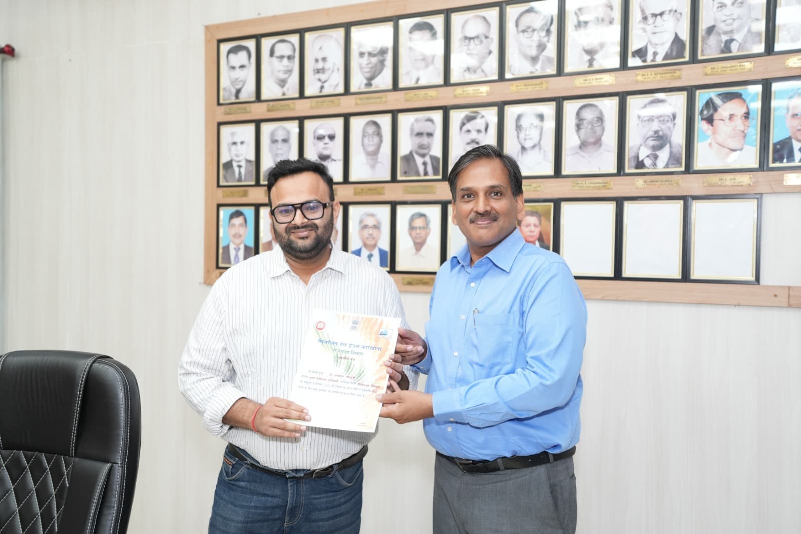 हिंदी में प्रशंसनीय कार्य के लिए चिरेकाकर्मी पुरस्कृत