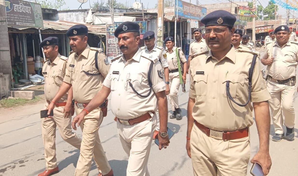 रामनवमी को लेकर पुलिस अलर्ट, फ्लैग मार्च कर शांतिपूर्वक पर्व मनाने की अपील