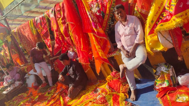 रामनवमी को लेकर महावीरी ध्वज से पटा बाजार, जय श्री राम के नारे से गुंजा शहर
