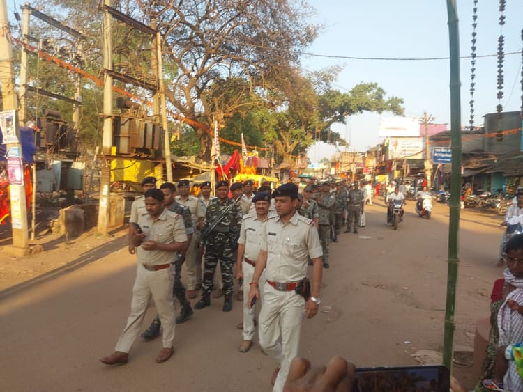 रामनवमी को लेकर पुलिस ने किया फ्लैग मार्च