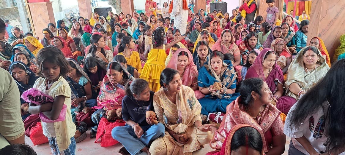 अमौर, दरियापुर और खट्ठी मंदिरों में महाष्टमी पूजा में जुटी श्रद्धालुओं की भीड़