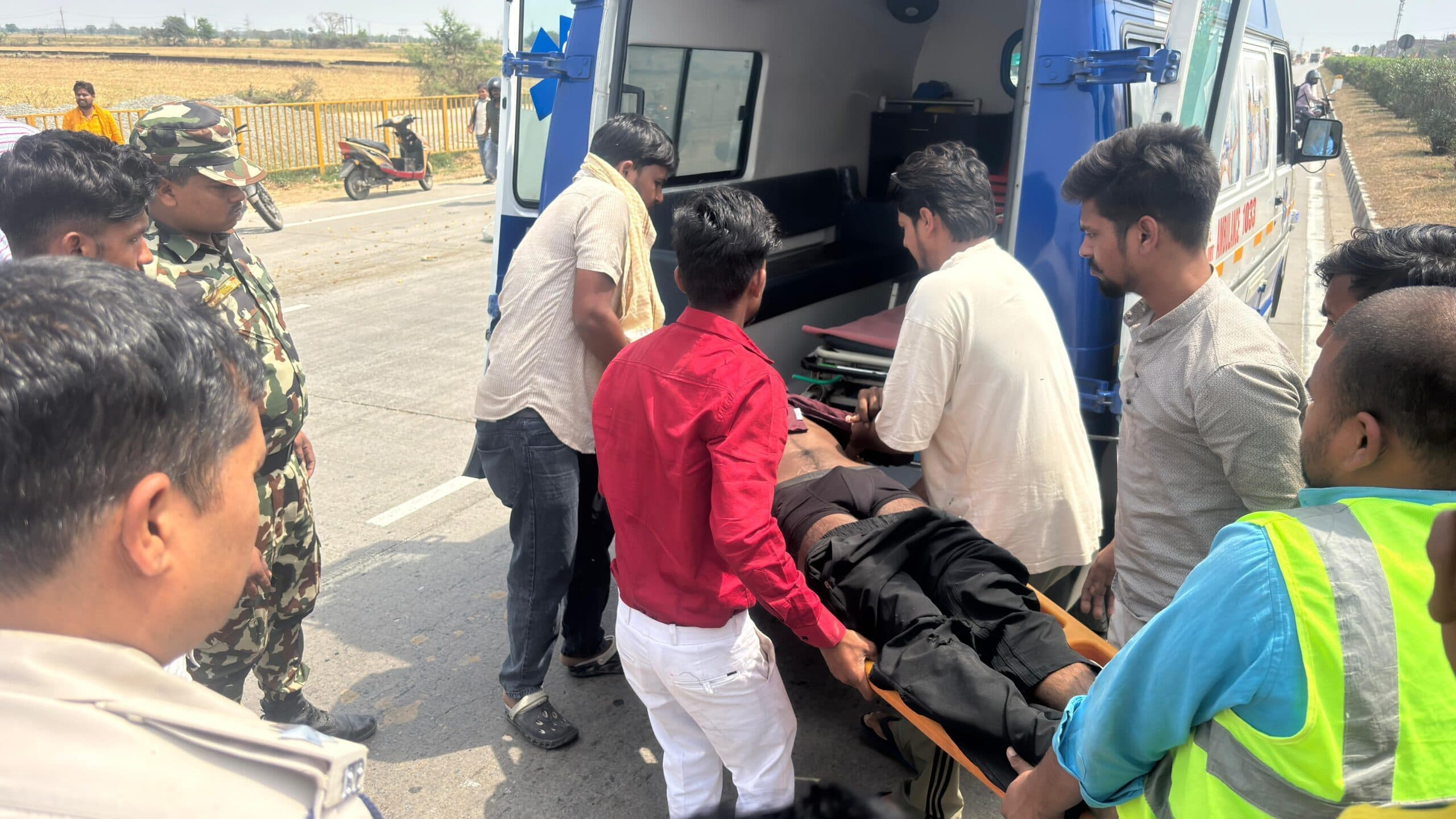 अनियंत्रित ट्रक ने बाइक सवार युवक को कुचला, मौत