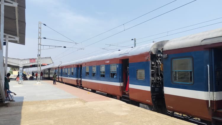 सिंगल लाइन का जाम और मालदा डिविजन की अनदेखी