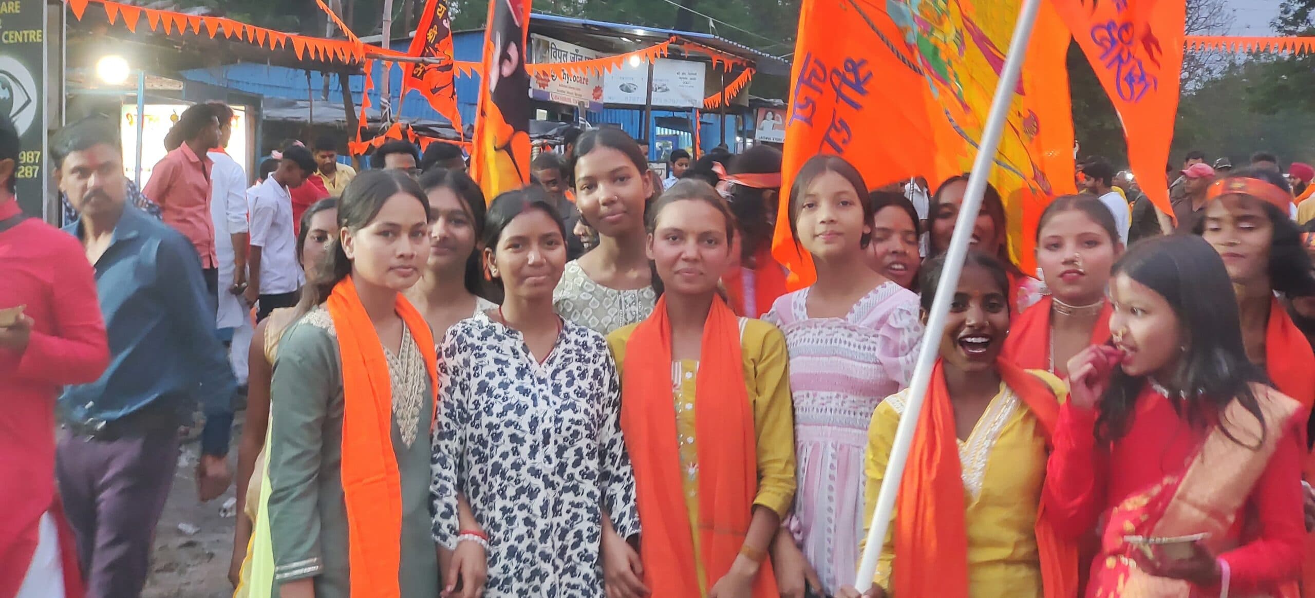 जुलूस में लगे जय श्री राम के जयकारे