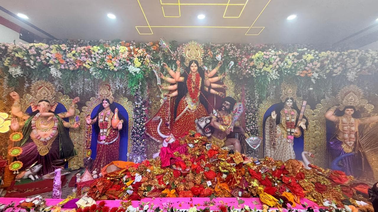 चैती दुर्गा मंदिर में उमड़ी भक्तों की भीड़, नगर भ्रमण के बाद प्रतिमा विर्सजन आज