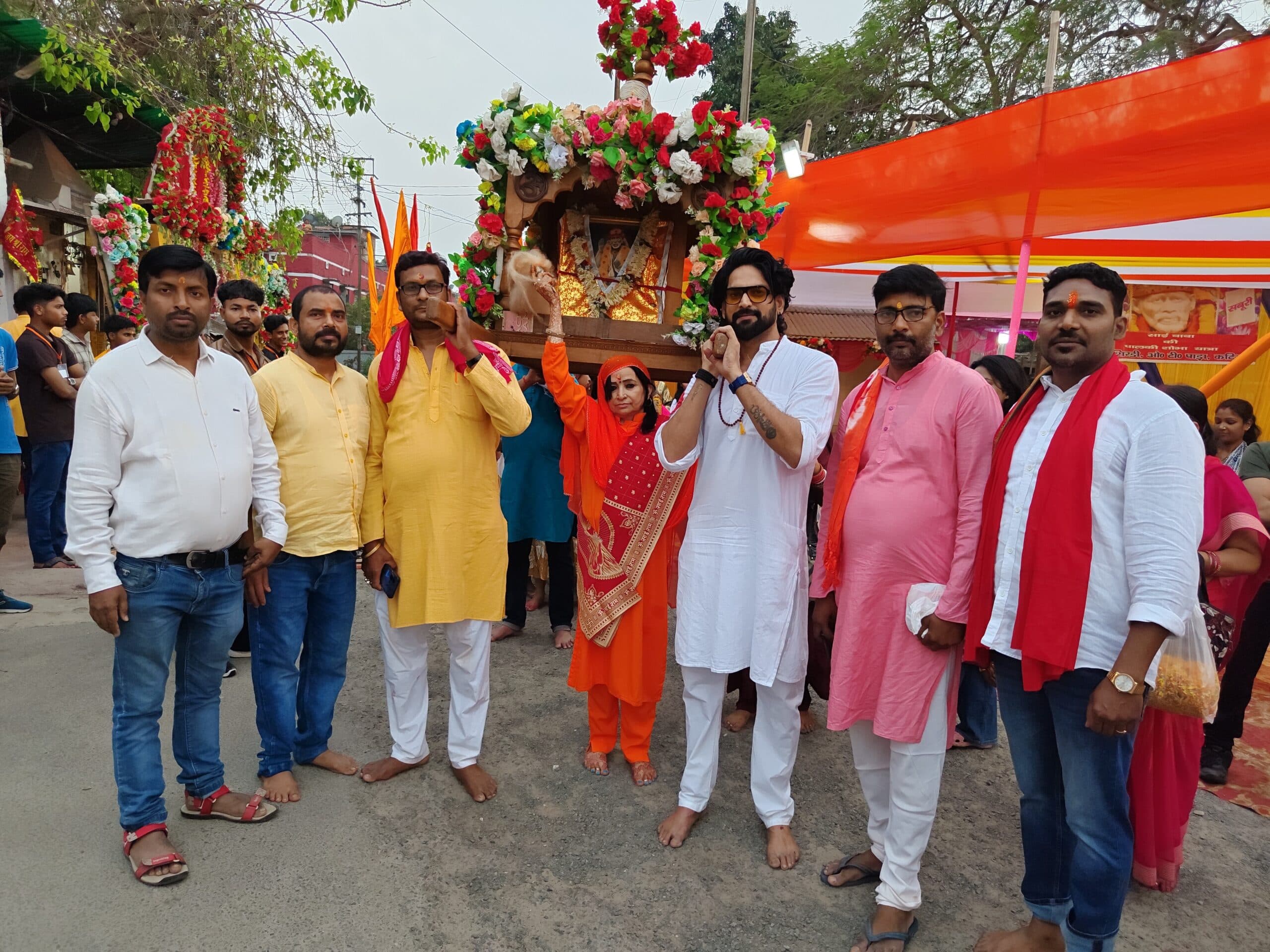 साईं बाबा की निकली भव्य पालकी शोभायात्रा