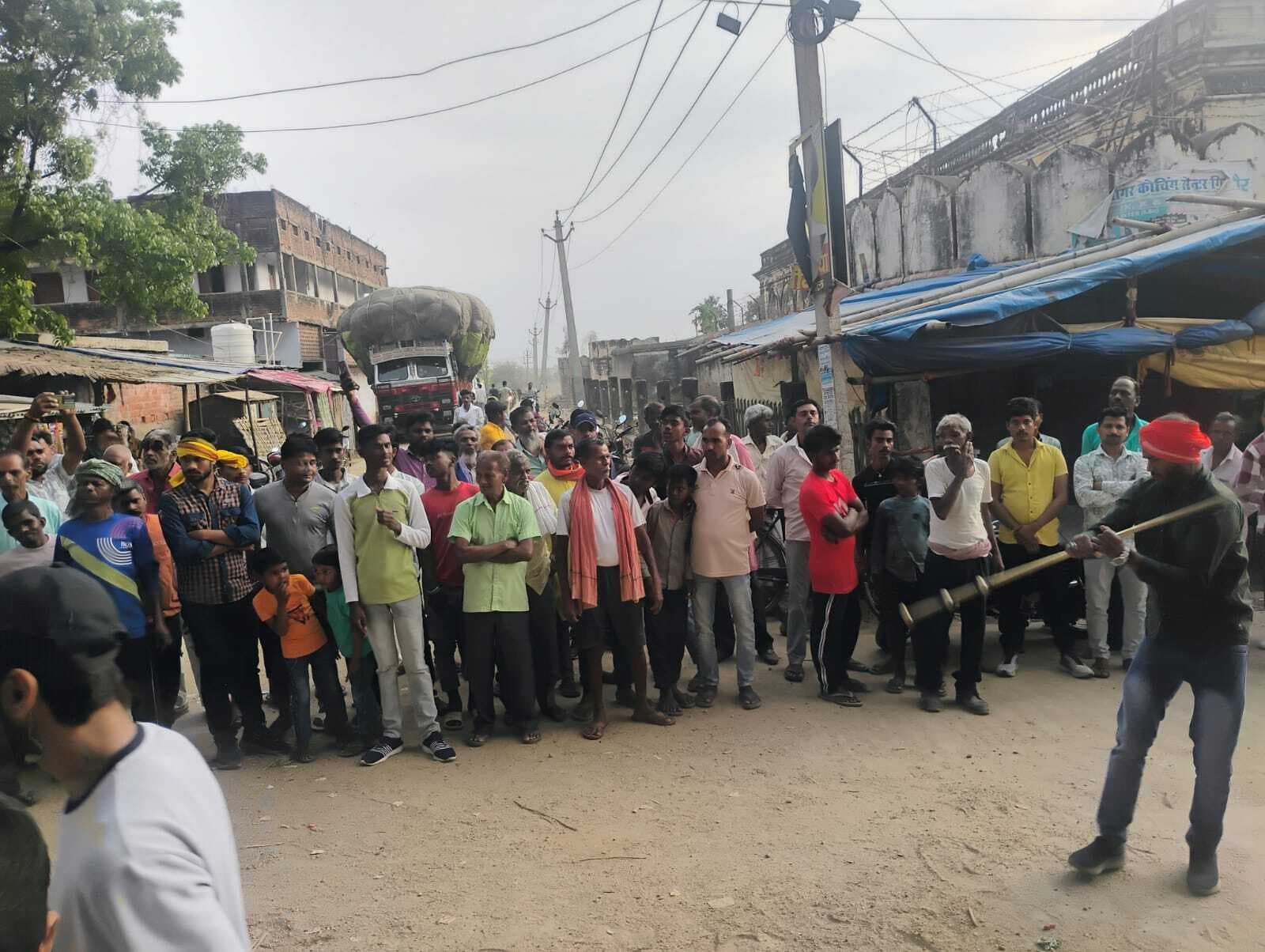 गिद्धौर में रामनवमी पर अखाड़ा दल की भव्य झांकी, करतब से मोहा मन