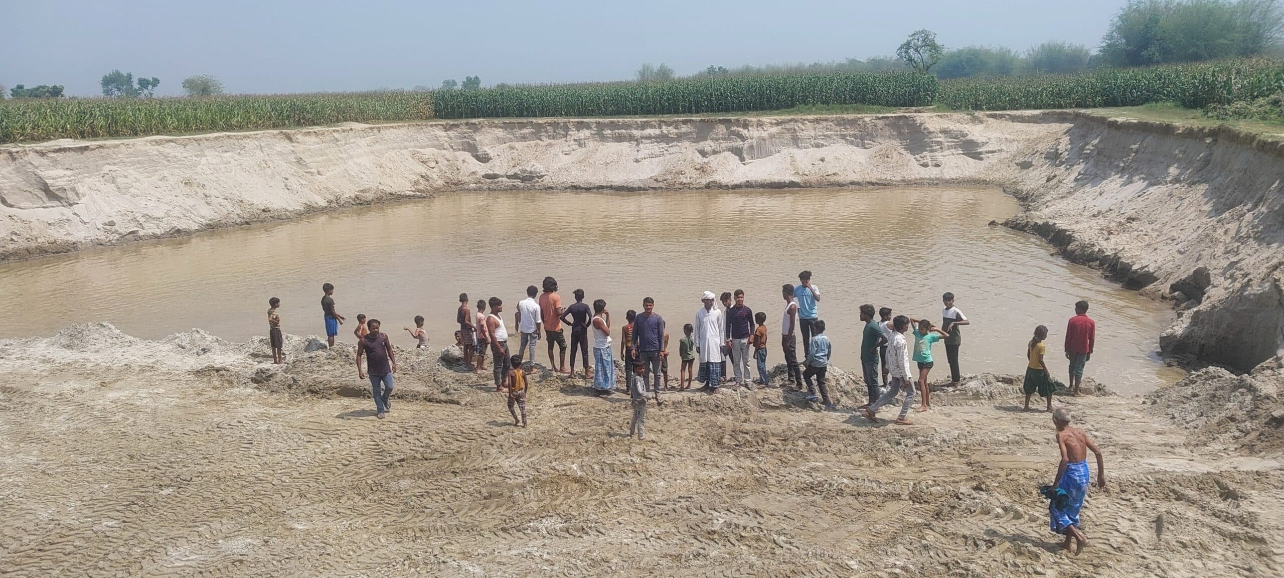 सिमरिया कर्मू टोला में अवैध रूप से धड़ल्ले से हो रही मिट्टी कटाई