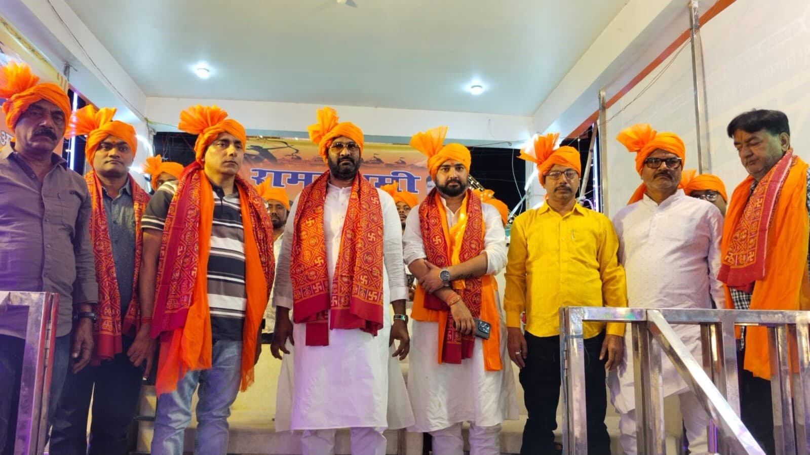 धूमधाम से मना रामनवमी, घरों में लहराया बजरंगी पताका