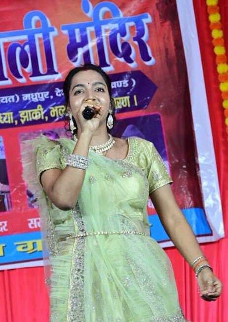तू ही काली, तू ही दुर्गा मैया, अंगना निपैबो मैया कलशा धराईवो…भजन पर झूमे श्रोता