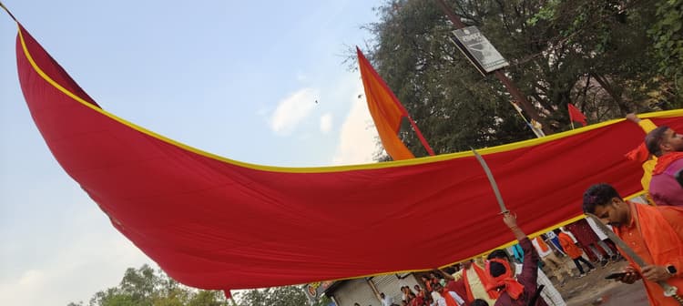 121 मीटर का महावीरी झंडा बना आकर्षण