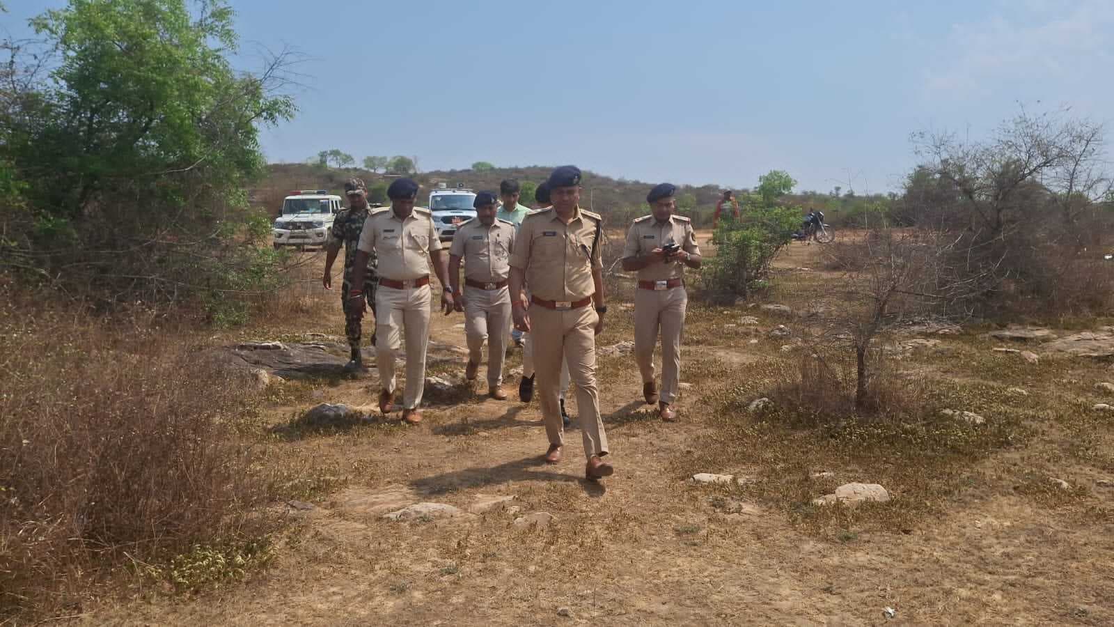 मांझर कुंड पहाड़ी पर पेड़ से लटका मिला युवक का शव