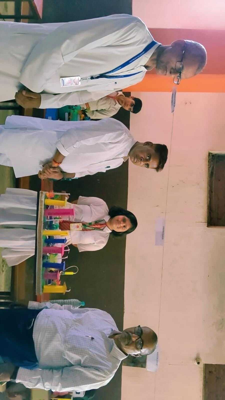 नवदीप अकादमी में विज्ञान प्रदर्शनी व फूड फेस्ट का आयोजन