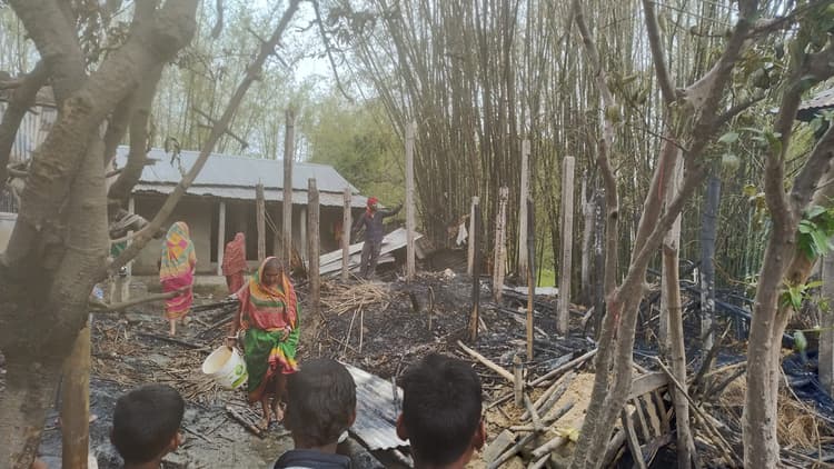 अगलगी से पांच घर जल जले, लाखों का हुआ नुकसान