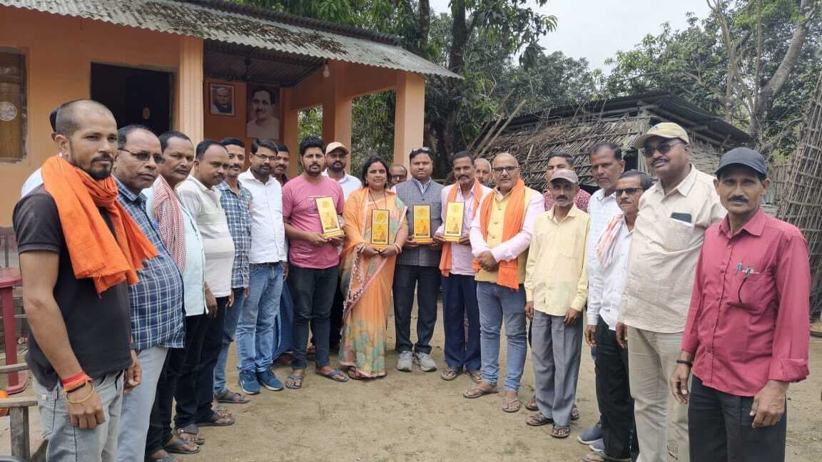 पंचायत अध्यक्ष को किया सम्मानित