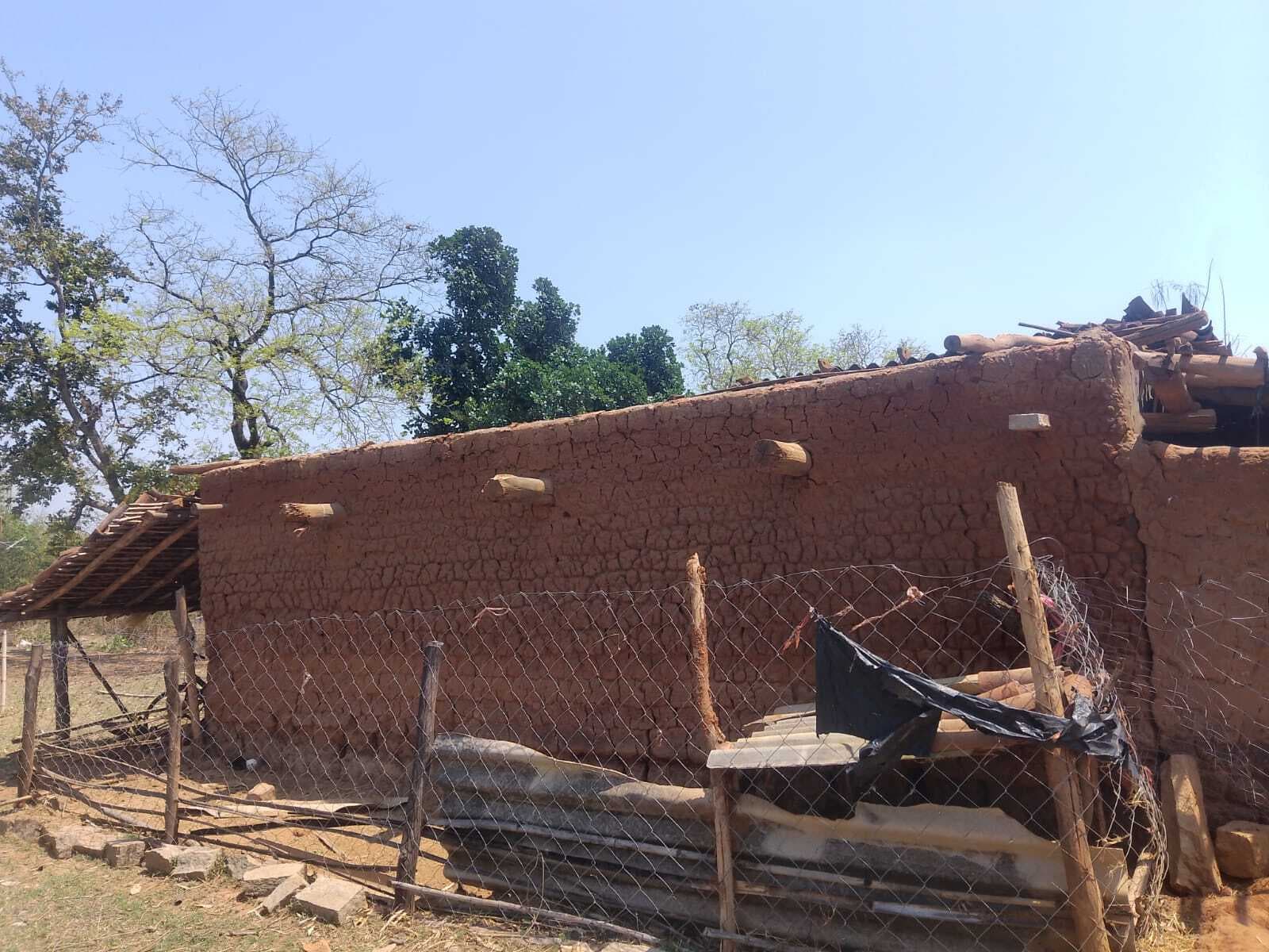 कर्रा में आंधी-तूफान से नुकसान