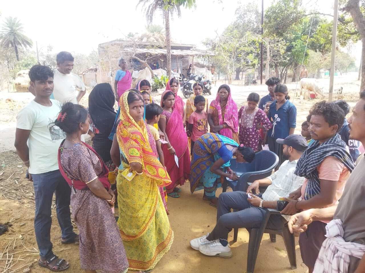 देवीपुर : कार्डधारियों ने की अनाज दिलाने की मांग