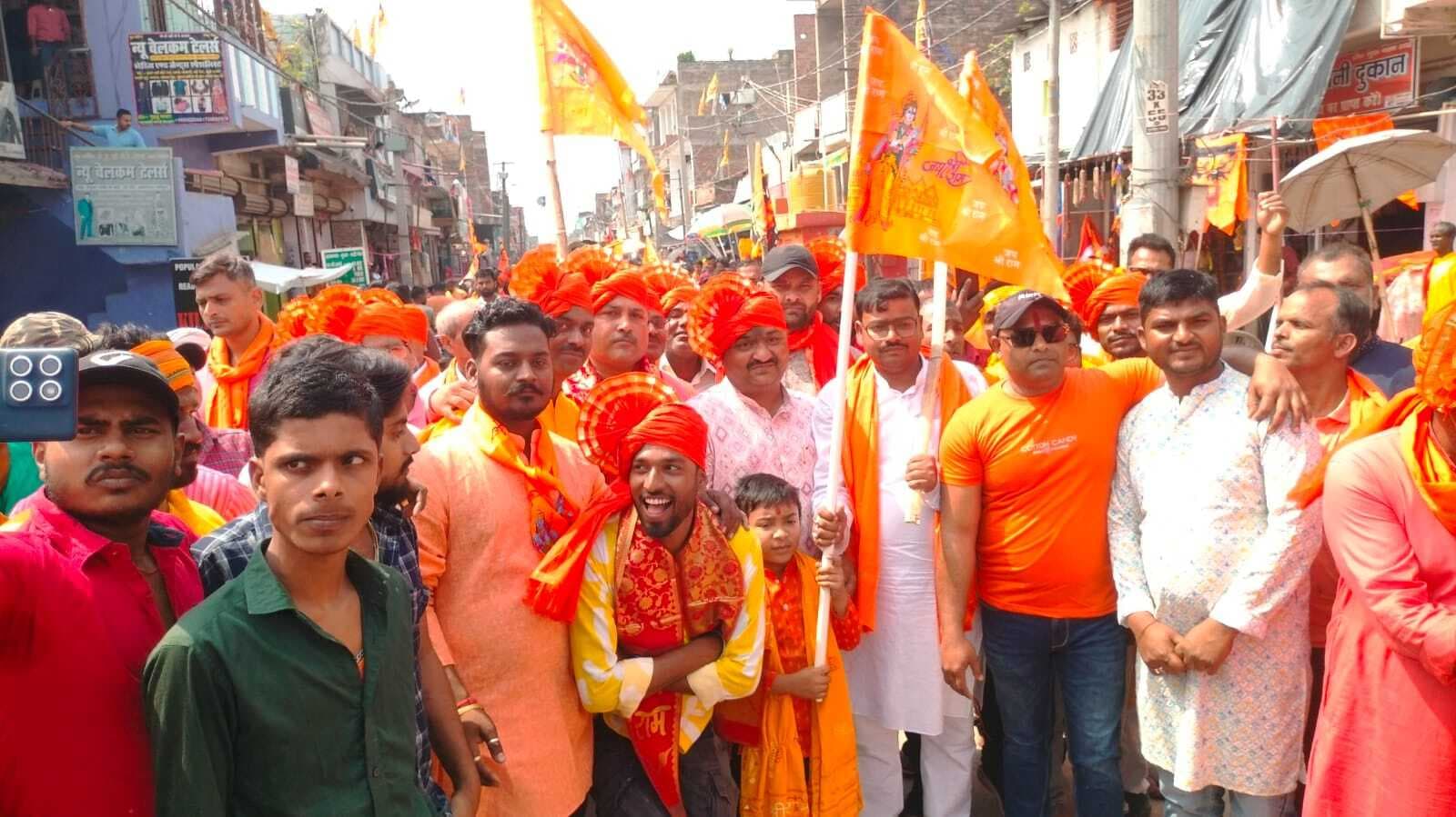 शोभायात्रा : जय श्रीराम के जयकारे से गूंजता रहा आलमनगर बाजार