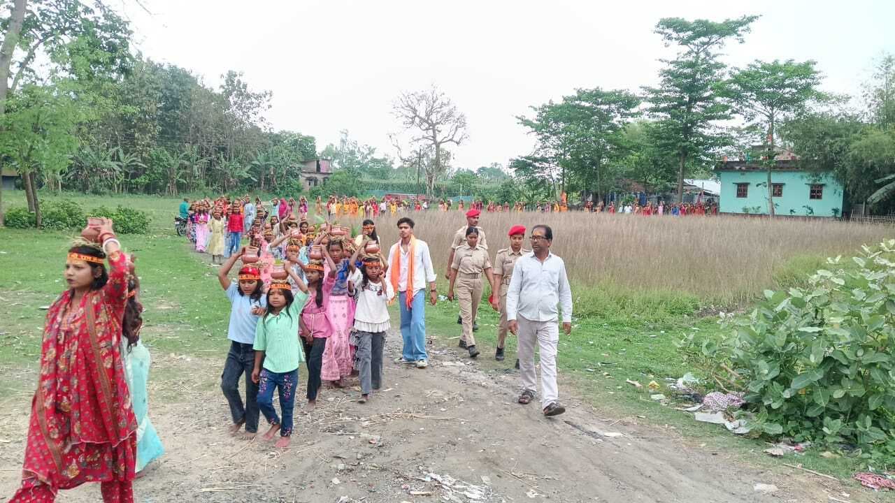 मनसाही हाट में हरिनाम संकीर्तन को निकाली कलशयात्रा