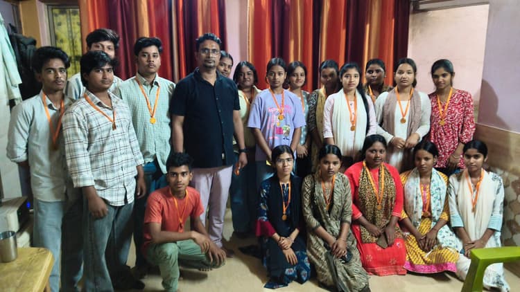 इंटर परीक्षा में सफल छात्र-छात्राओं को किया गया सम्मानित