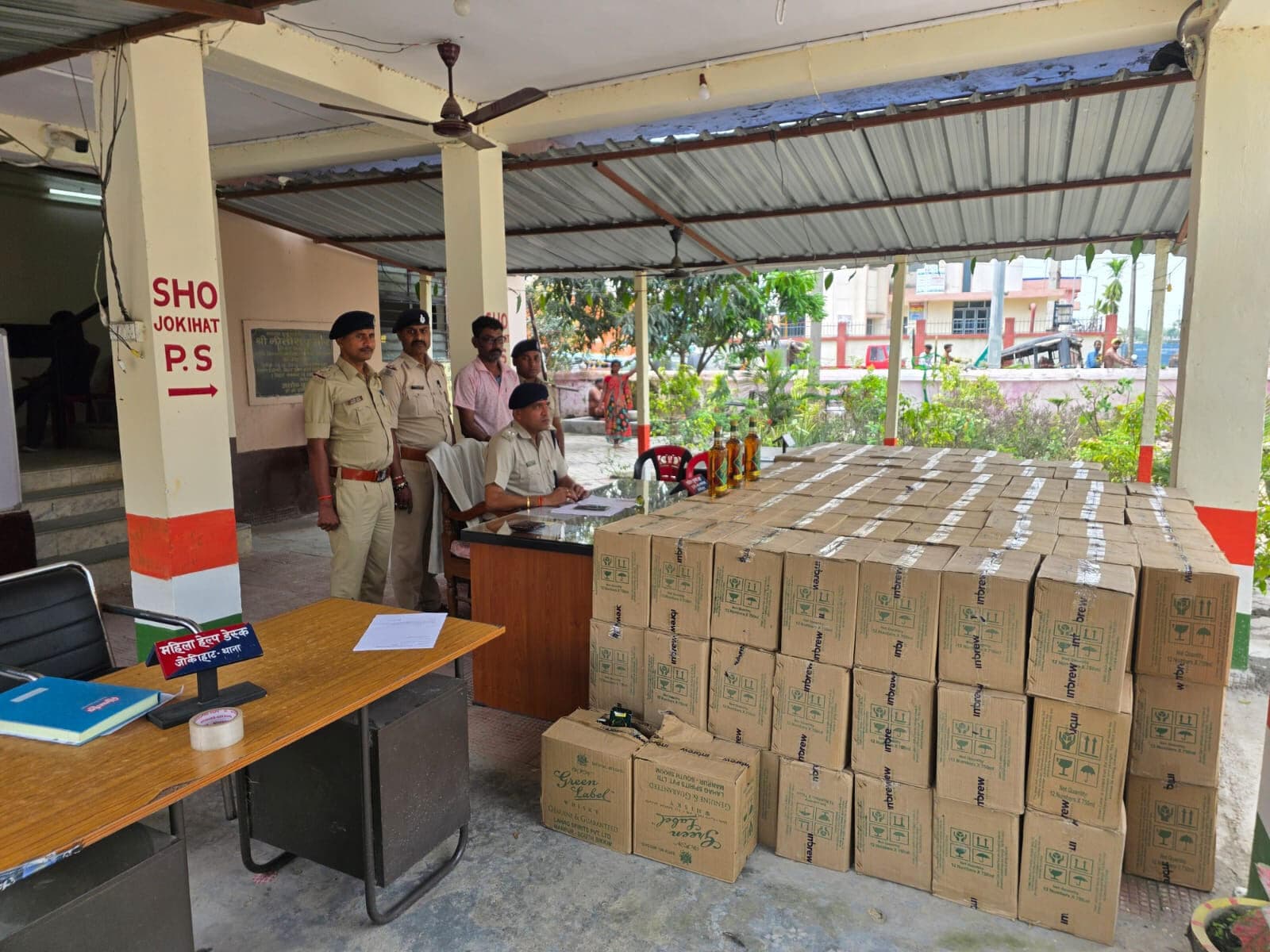 1782 लीटर अंग्रेजी शराब के साथ ट्रक जब्त