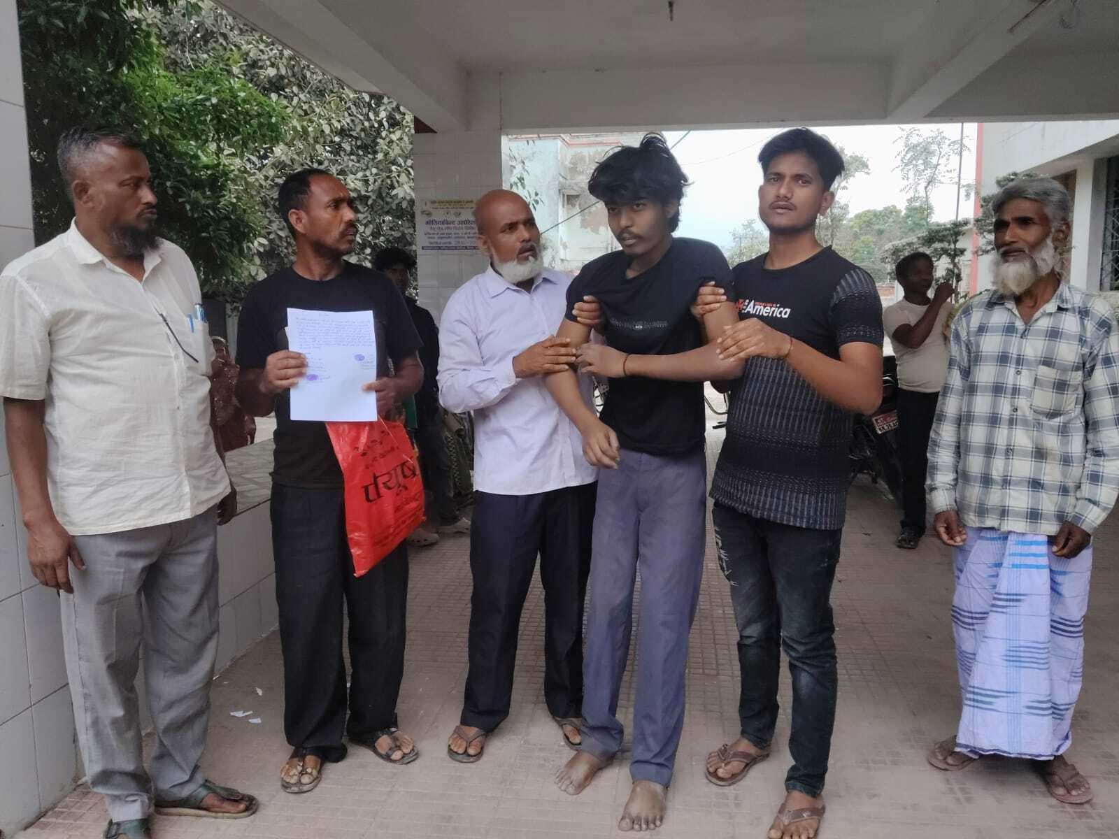 बारसोई पुलिस बेहोश का कराया इलाज, परिजनों को सौंपा