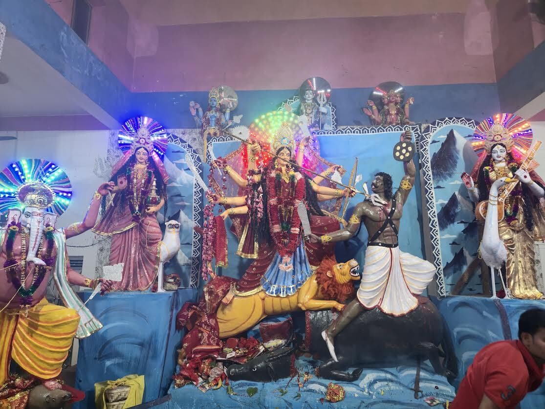विजयदशमी पर छप्पन भोग से सजा माता का दरबार, आज होगा प्रतिमा विसर्जन