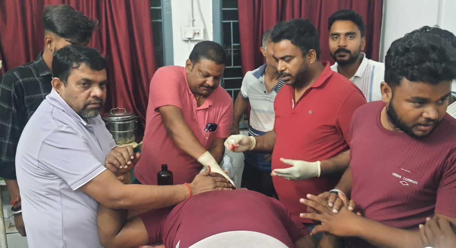 ट्रैक्टर व बाइक में हुई टक्कर, बाइक सवार जख्मी