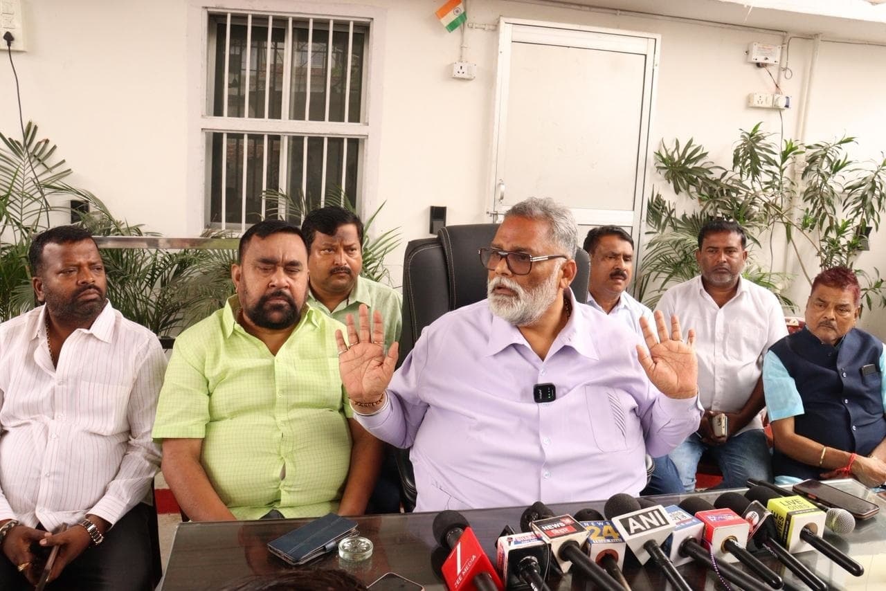 आमलोग संकट में हैं और सरकार चुनाव में लगी है : सांसद