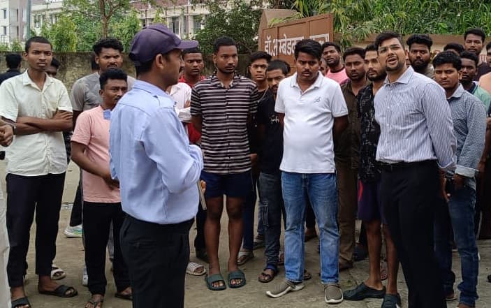 छात्रावास में जरूरी सभी सुविधाएं हो उपलब्ध : डीएम