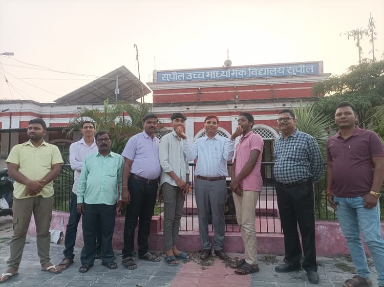 सुपौल उमावि के छात्र प्रकाश को जिले में मिला तीसरा स्थान, परिजनों में खुशी