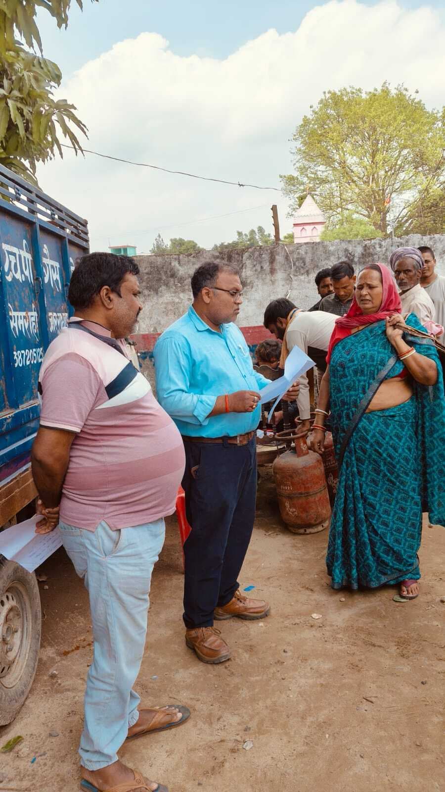 गैस एजेंसी व खाद्य प्रतिष्ठानों का निरीक्षण, आवश्यक निर्देश जारी