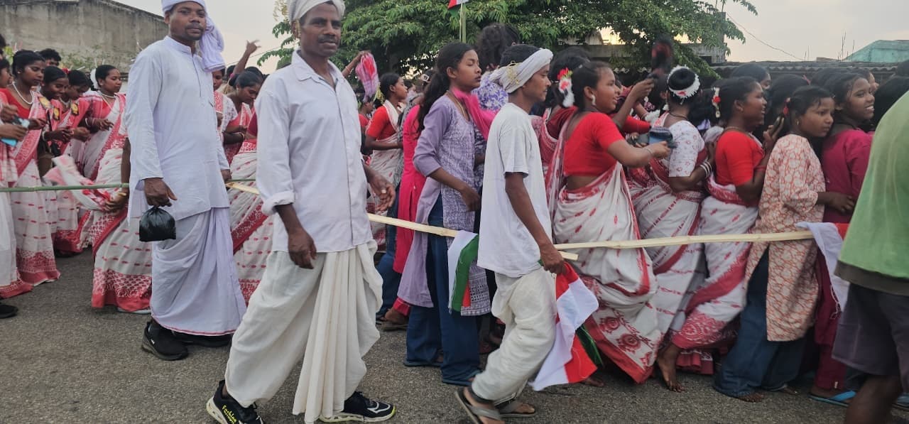 रनिया में धूमधाम से मना सरहुल