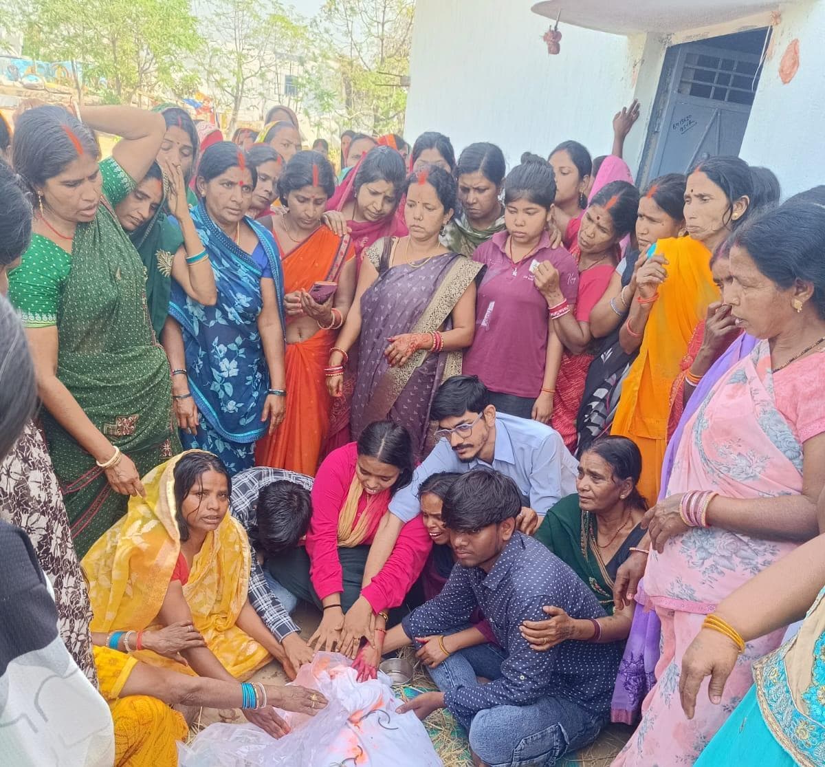 Giridih News :नागपुर से पहुंचा प्रवासी मजदूर का शव, परिजनों का रो-रोकर बुरा हाल