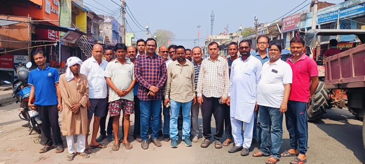 Dhanbad News: बलियापुर में तीसरे दिन स्थिति सामान्य, बाजार की दुकानें खुलीं