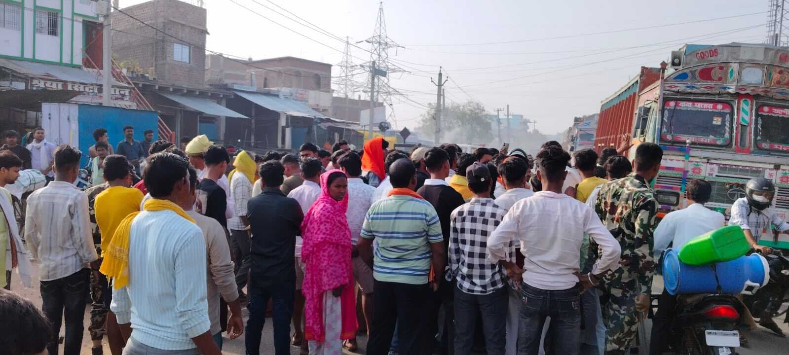 कोचस में गैस किल्लत पर बवाल, उपभोक्ताओं ने दो घंटे तक स्टेट हाइवे किया जाम